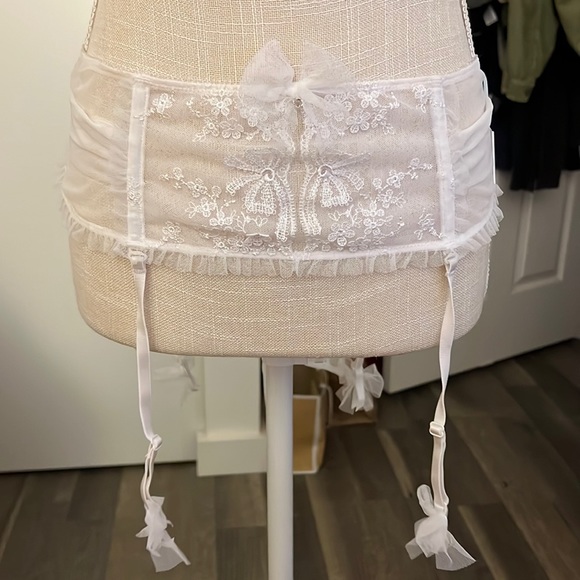 Victoria Secret, I Do Garner - Picture 1 of 4